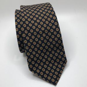 VTG London Corner Slim Wool Necktie Black Background